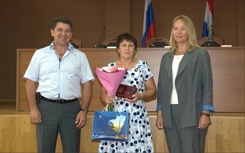 Награждение лучших работников торговой отрасли ведомственными наградами