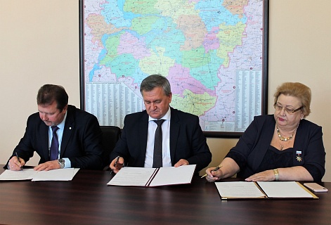 Состоялось подписание отраслевого Соглашения между министерством сельского хозяйства и продовольствия Самарской области, отраслевым профсоюзом и региональным «Союзом работодателей»