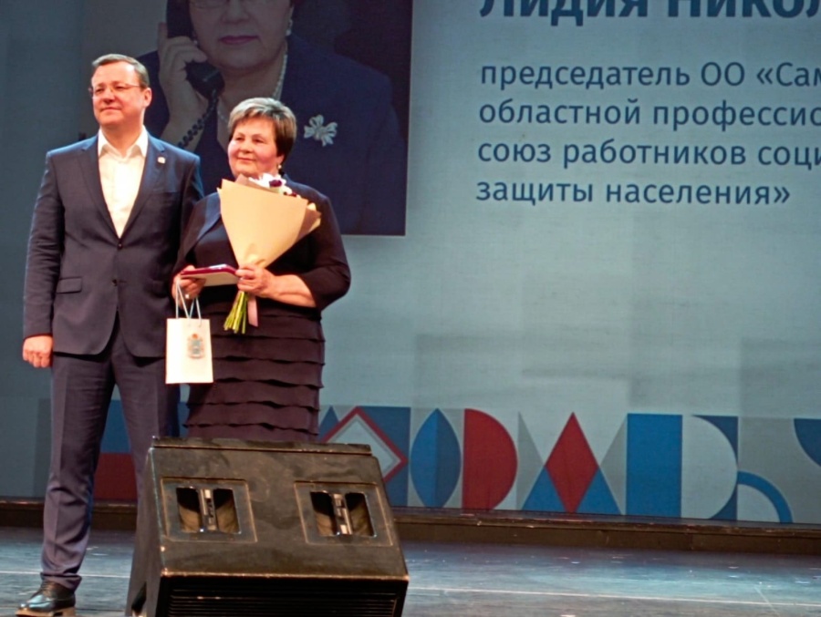 «За служение людям»