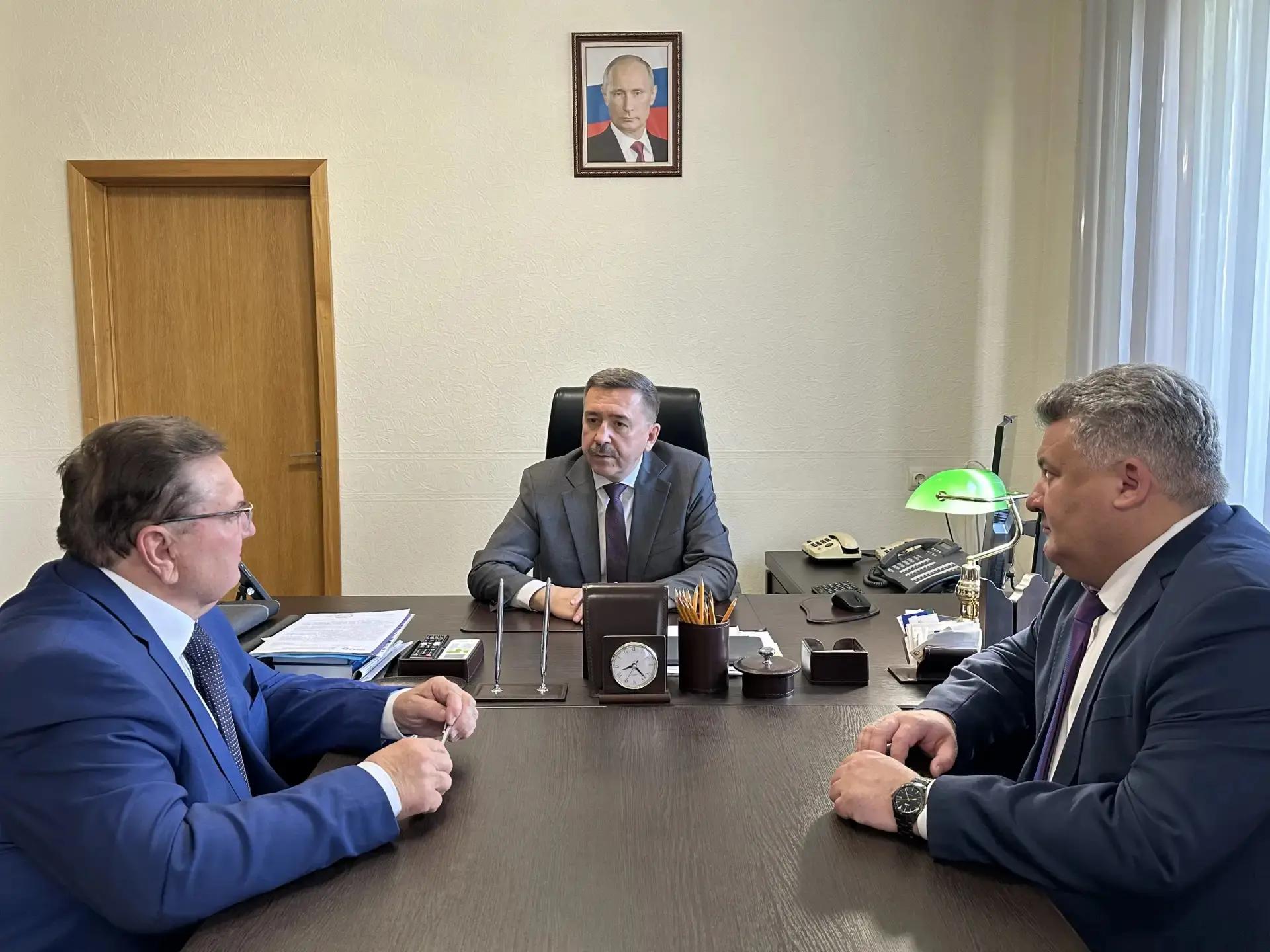 Сергей Черногаев обсудил защиту трудовых прав работников нефтегазового комплекса с лидерами отраслевого профсоюза