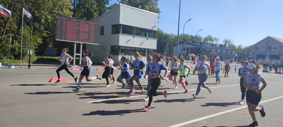 7 сентября на территории спортивной школы "Чайка" более 400 участников от 16 отраслей собрались на традиционном легкоатлетическом кроссе в рамках XXI Межотраслевой спартакиады Федерации профсоюзов Самарской области