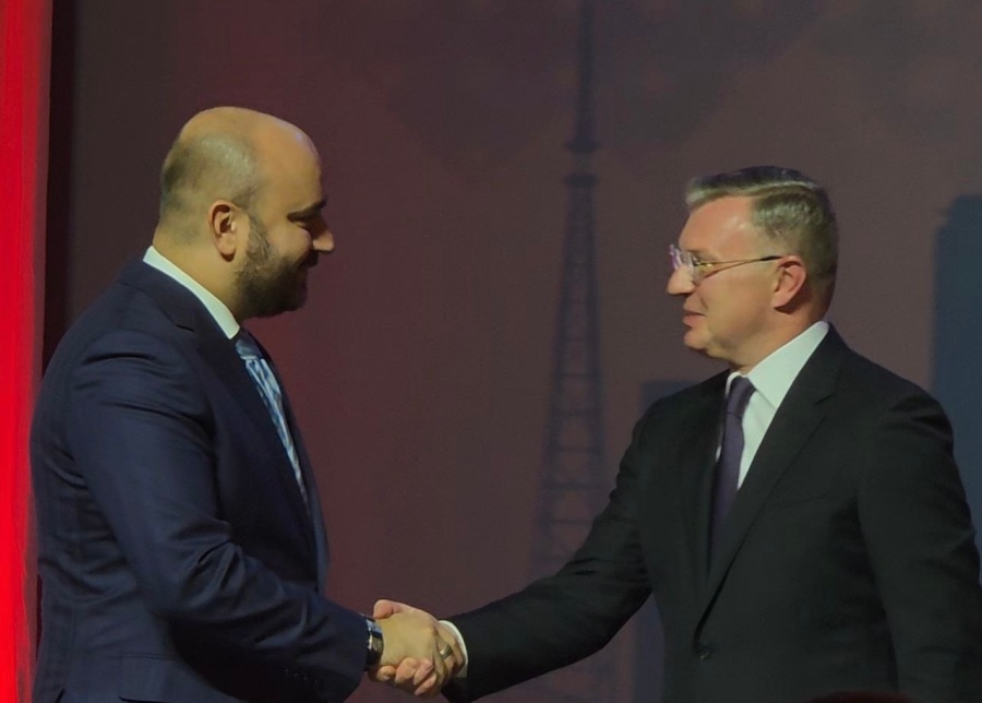 Губернатор вступил в профсоюз!