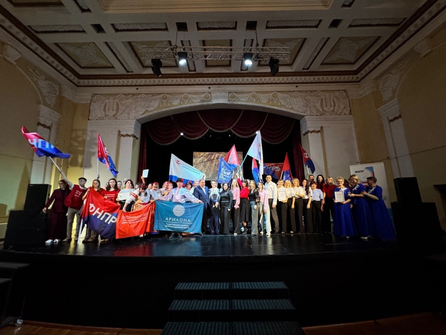 Нам песня строить и жить помогает!