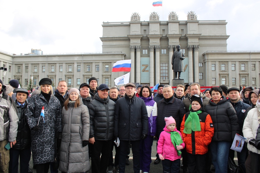 4 ноября на площади Куйбышева состоялись тематические мероприятия в честь Дня народного единства, участие в которых приняли представители отраслевых профсоюзов региона.