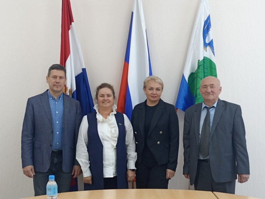 27 сентября 2024 года состоялась рабочая встреча заместителя руководителя департамента условий и охраны труда Федерации профсоюзов Самарской области Смирнова Андрея Сергеевича с представителями координационного совета г.о. Жигулёвск