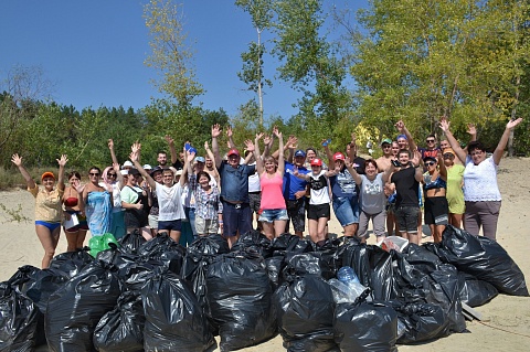 Заводчане по доброй традиции навели порядок на речном берегу Усы