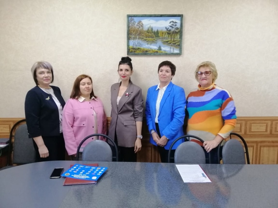 26 сентября главный специалист департамента организационно-кадровой работы и развития профсоюзного движения Федерации профсоюзов Самарской области Воловик Наталия Анатольевна посетила координационные советы в 4 муниципальных районах Самарской области