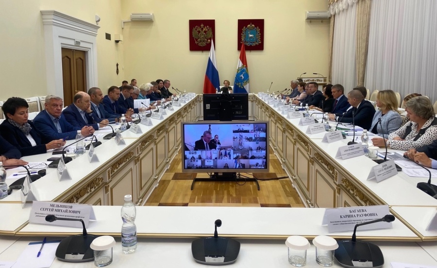 3 октября 2024 года в рамках Всемирного дня действий «За достойный труд!» в здании Правительства Самарской области состоялось расширенное заседание Областной трехсторонней комиссии по регулированию социально-трудовых отношений