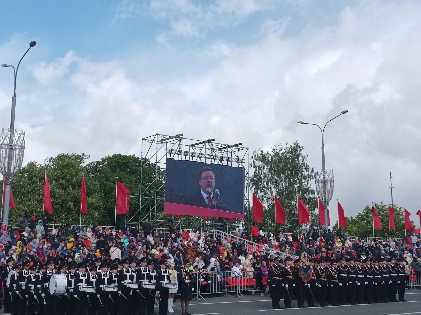 Традиционно члены профсоюзов Самарской области приняли участие в военном параде Победы на площади Куйбышева