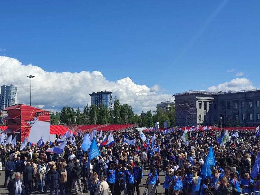 1 мая 2025 года, на площади им. В.В. Куйбышева состоялся митинг-концерт под лозунгом "Доблестный труд - гарантия Победы"