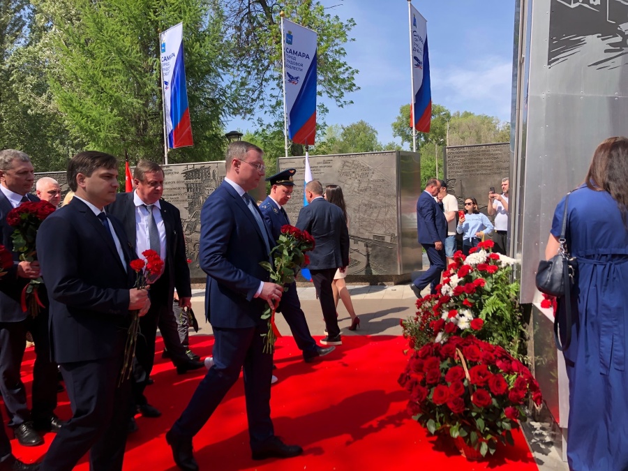 Церемония возложения цветов! Церемония возложения цветов!