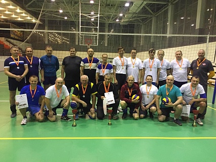 В спортзале Учебного центра (Корпоративный университет АО «АВТОВАЗ») 5 и 6 октября состоялась 50-я Спартакиада завода по волейболу среди подразделений третьей группы