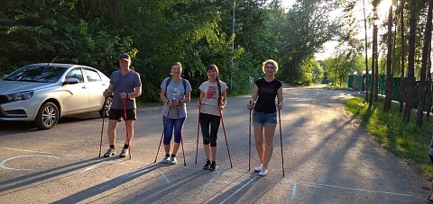 Заводской клуб любителей скандинавской ходьбы