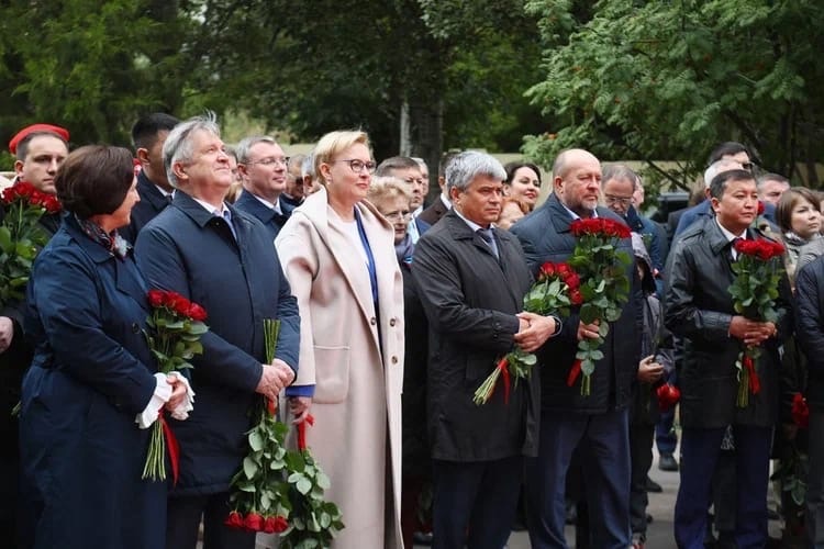 Возложение цветов