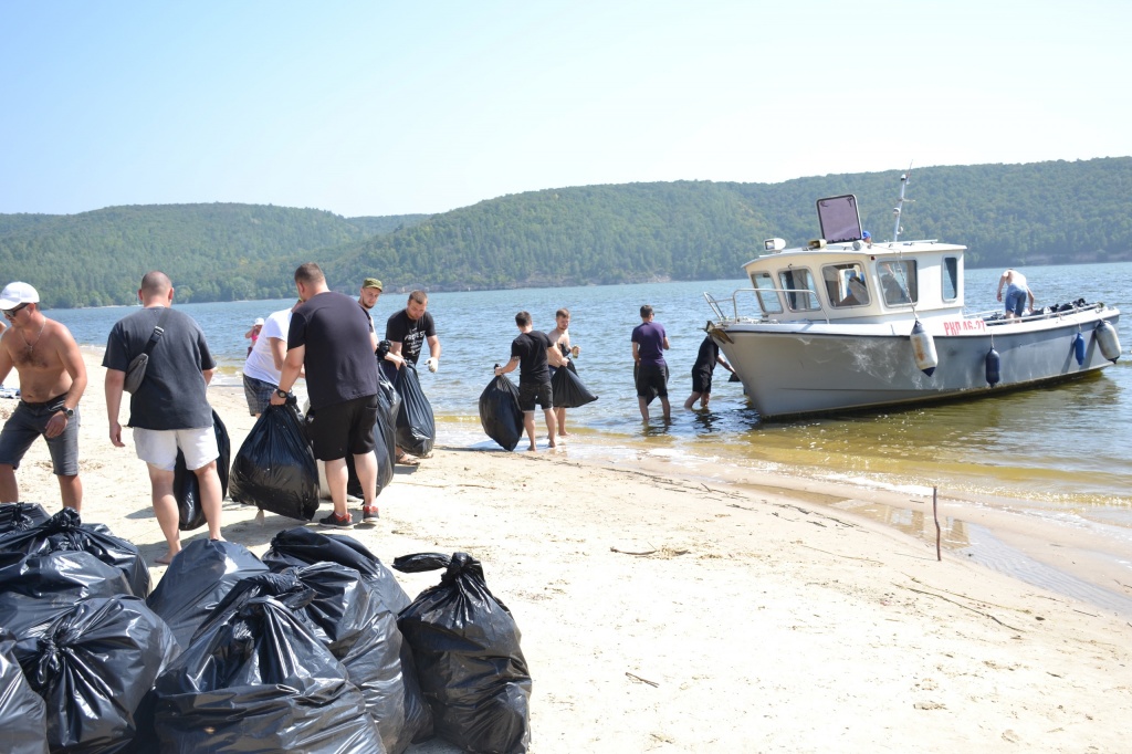 e815bb071579f5f5cbc1e8947f3a5c22.jpg e815bb071579f5f5cbc1e8947f3a5c22.jpg