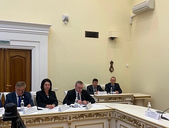 3 октября 2024 года в рамках Всемирного дня действий «За достойный труд!» в здании Правительства Самарской области состоялось расширенное заседание Областной трехсторонней комиссии по регулированию социально-трудовых отношений