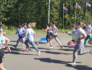 7 сентября на территории спортивной школы "Чайка" более 400 участников от 16 отраслей собрались на традиционном легкоатлетическом кроссе в рамках XXI Межотраслевой спартакиады Федерации профсоюзов Самарской области