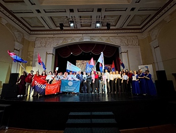 Нам песня строить и жить помогает!