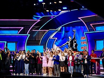 19 октября 2024 года в КРЦ «Звезда» прошла первая 1/2 финала Самарской областной лиги КВН Трудовой молодежи, с участием Губернатора Самарской области Вячеслава Андреевича Федорищева