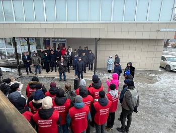 12 февраля в преддверии Дня Защитника Отечества в рамках акции «Посылка и письмо солдату» был отправлен гуманитарный конвой, собранный силами профсоюзных организаций региона