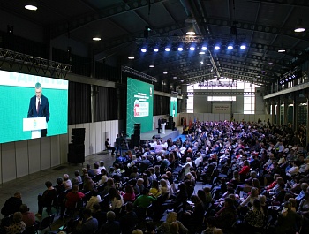 Солидарность трудящихся России – единство страны!