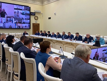 3 октября 2024 года в рамках Всемирного дня действий «За достойный труд!» в здании Правительства Самарской области состоялось расширенное заседание Областной трехсторонней комиссии по регулированию социально-трудовых отношений
