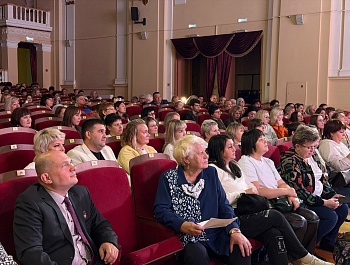 Нам песня строить и жить помогает!