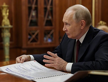 Президент России Владимир Путин встретился с председателем Федерации независимых профсоюзов России Сергеем Черногаевым