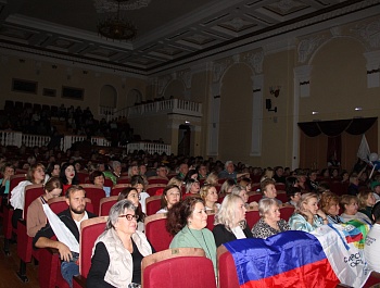 Нам песня строить и жить помогает!