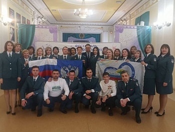 Нам песня строить и жить помогает!