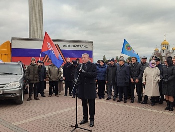 В День профсоюзов Самарской области с площади Славы был отправлен гуманитарный конвой, собранный силами профсоюзных организаций региона