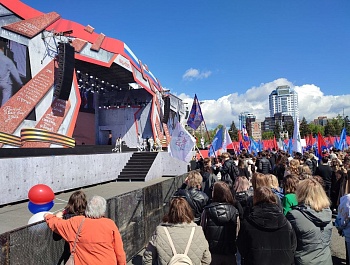 1 мая 2025 года, на площади им. В.В. Куйбышева состоялся митинг-концерт под лозунгом "Доблестный труд - гарантия Победы"